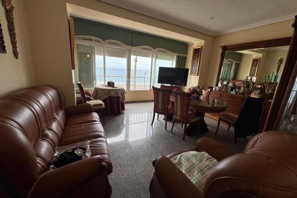 Se vende un piso amueblado en primera línea de palya tor...