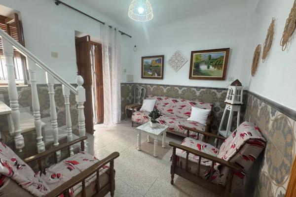 Se vende una casa en el centro de Vélez benaudalla Grana...