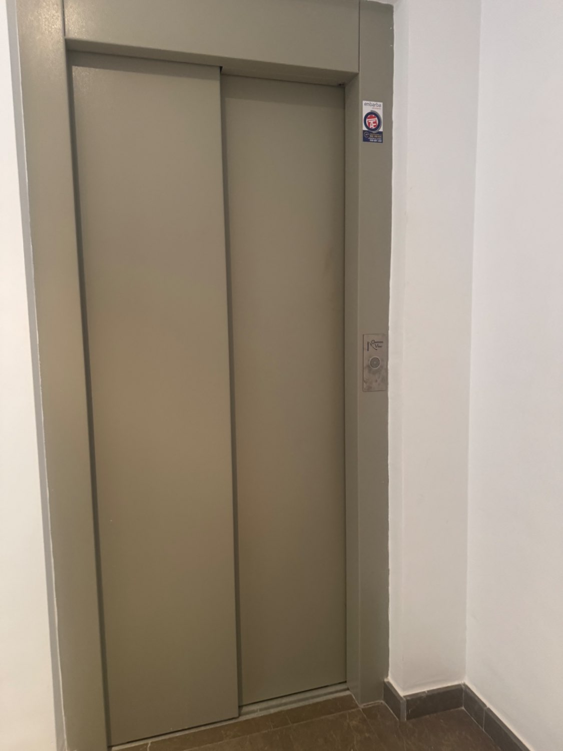 Se vende un piso en calahonda granada