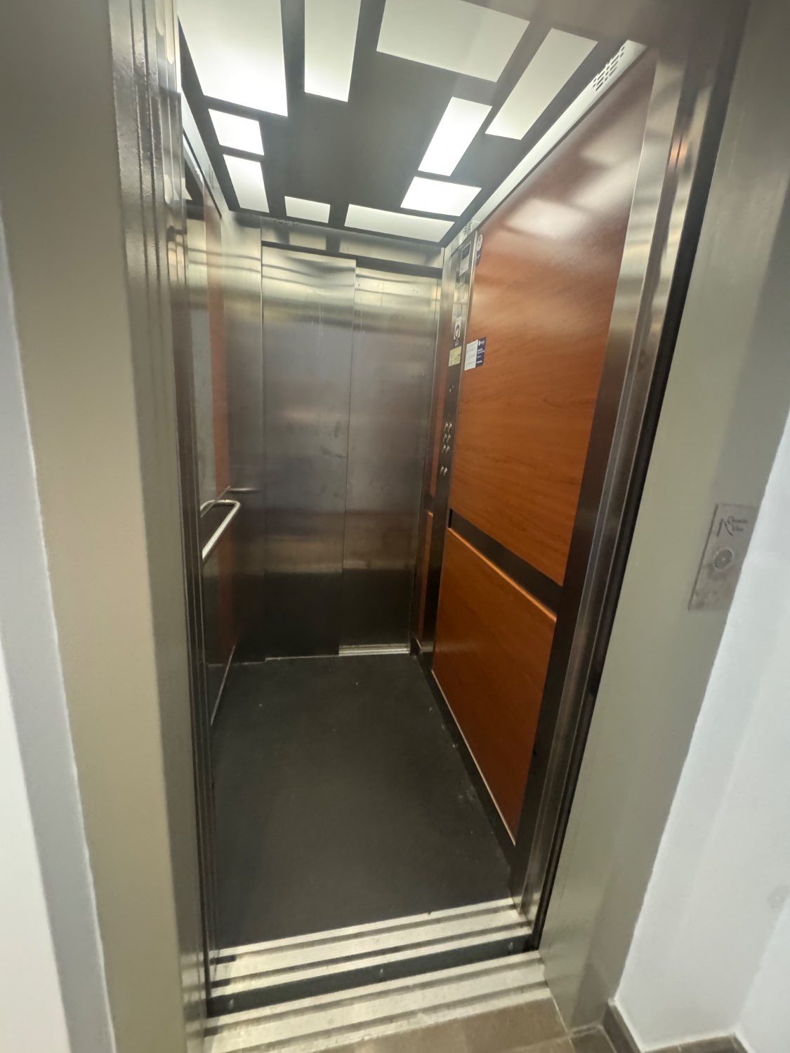 Se vende un piso en calahonda granada