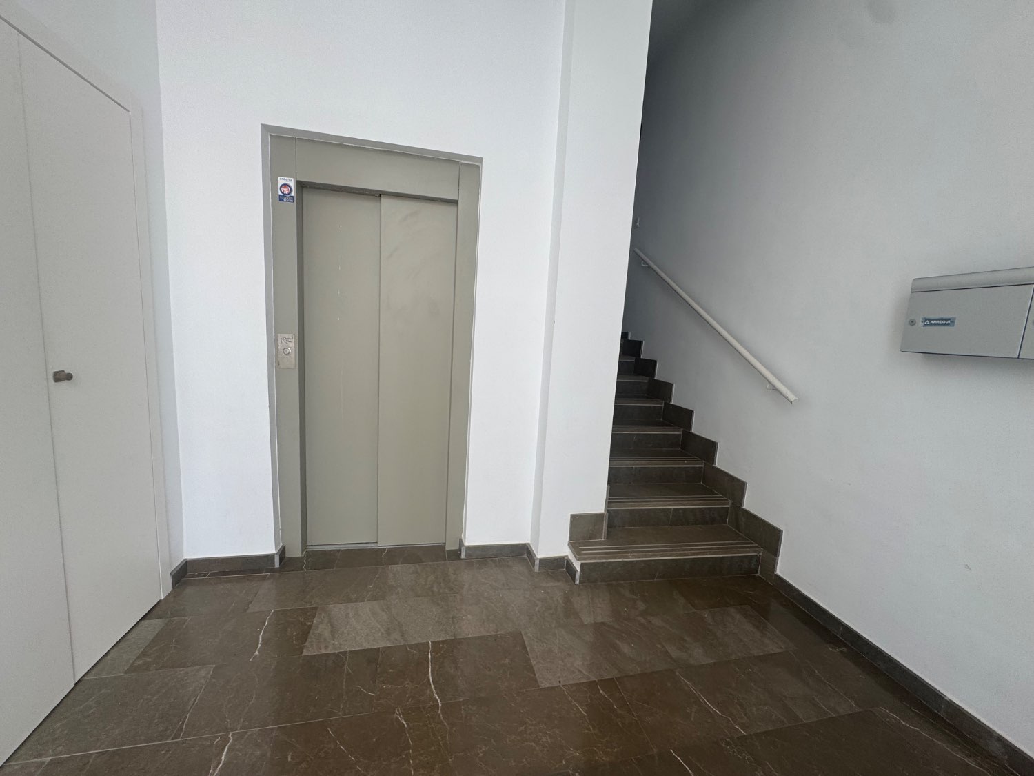 Se vende un piso en calahonda granada