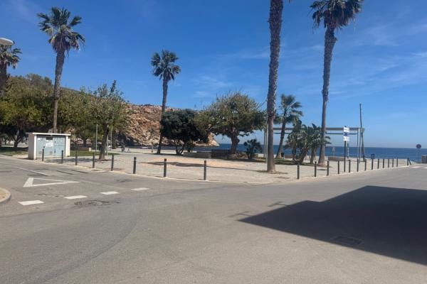 Se vende un piso en calahonda granada