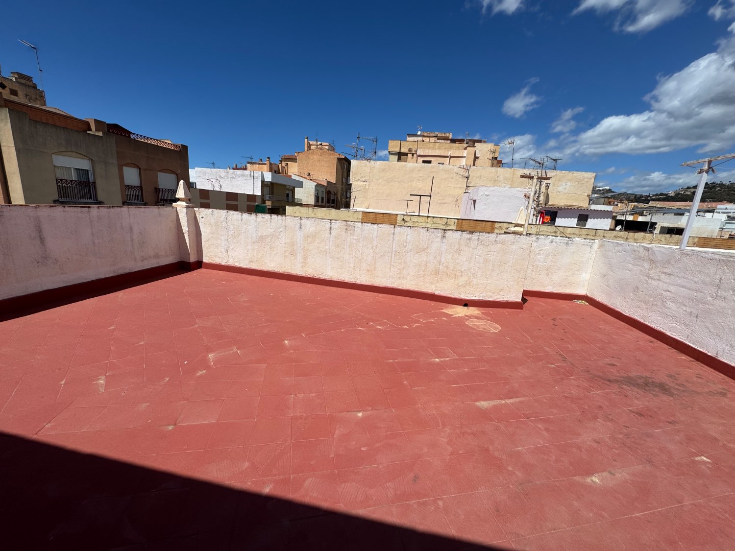 Se vende un piso con terraza privada en calle ancha Motril Granada