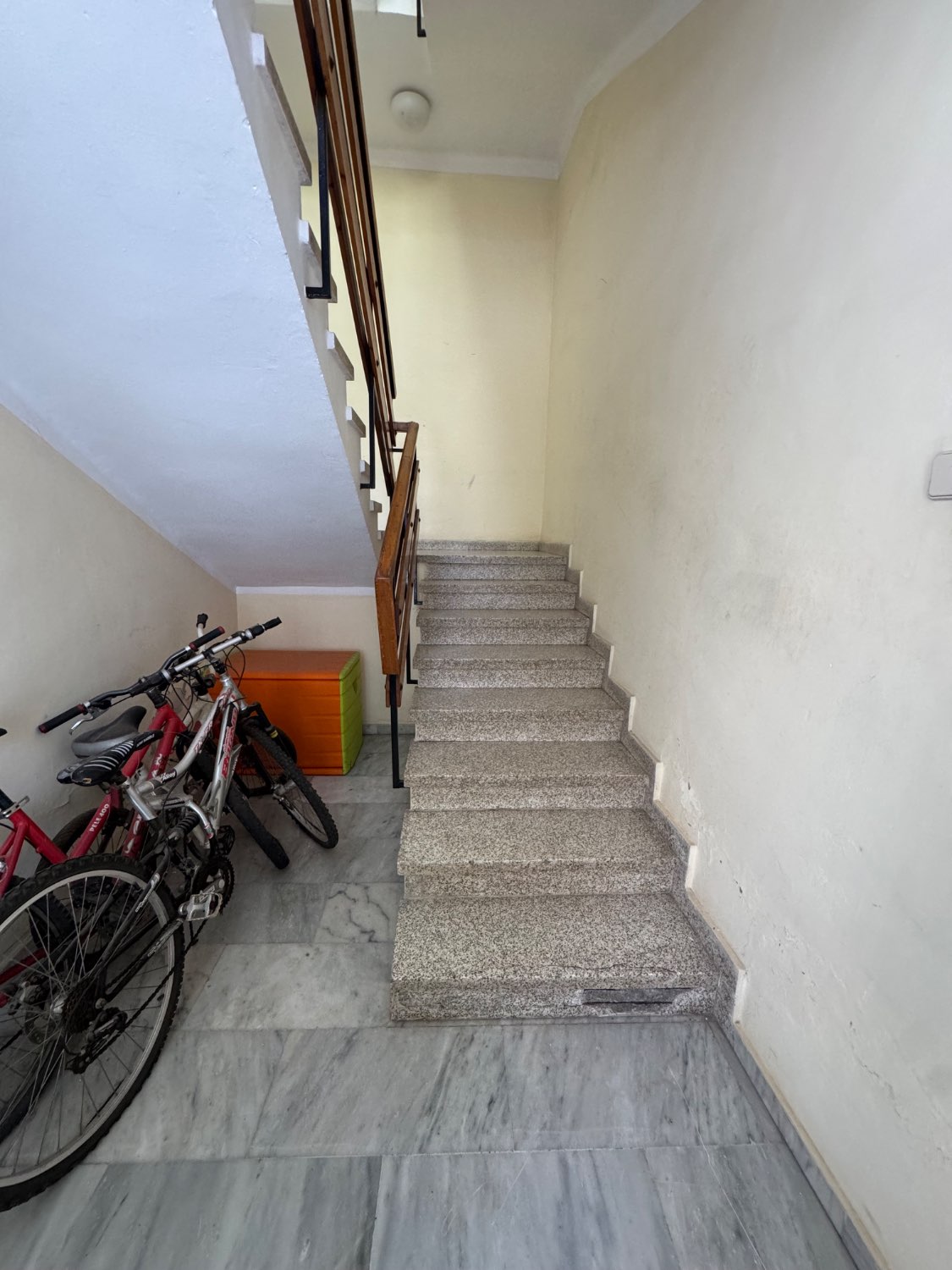 Se vende un piso con terraza privada en calle ancha Motril Granada