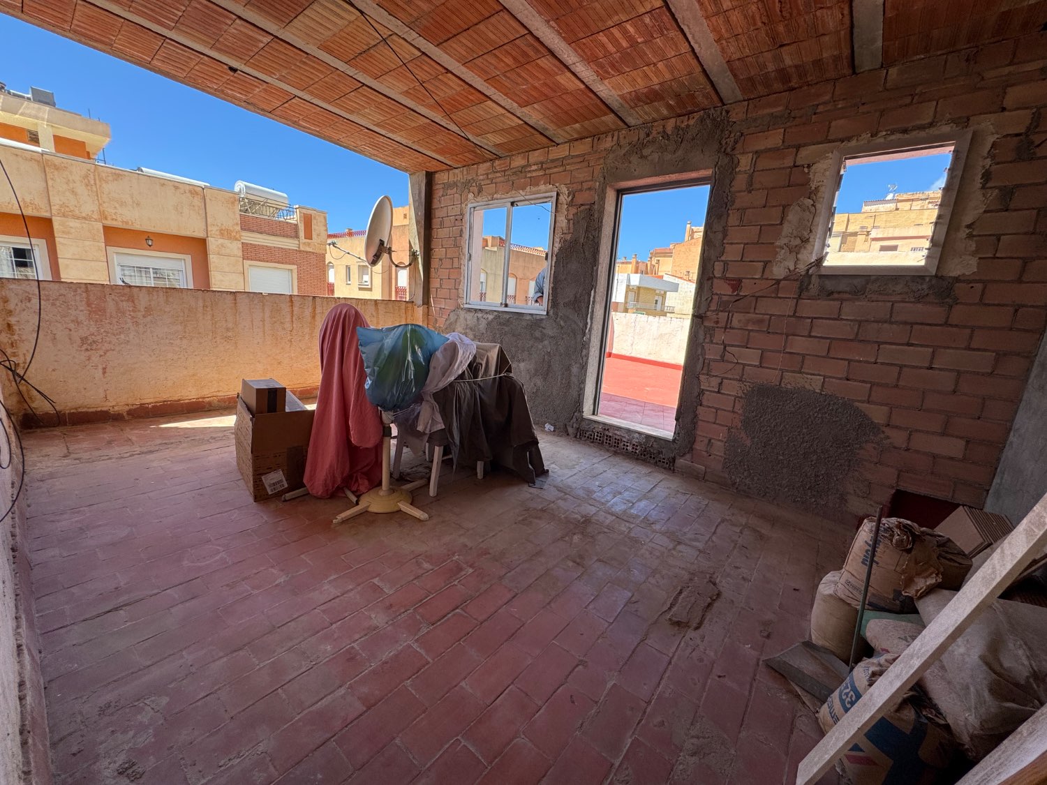 Se vende un piso con terraza privada en calle ancha Motril Granada