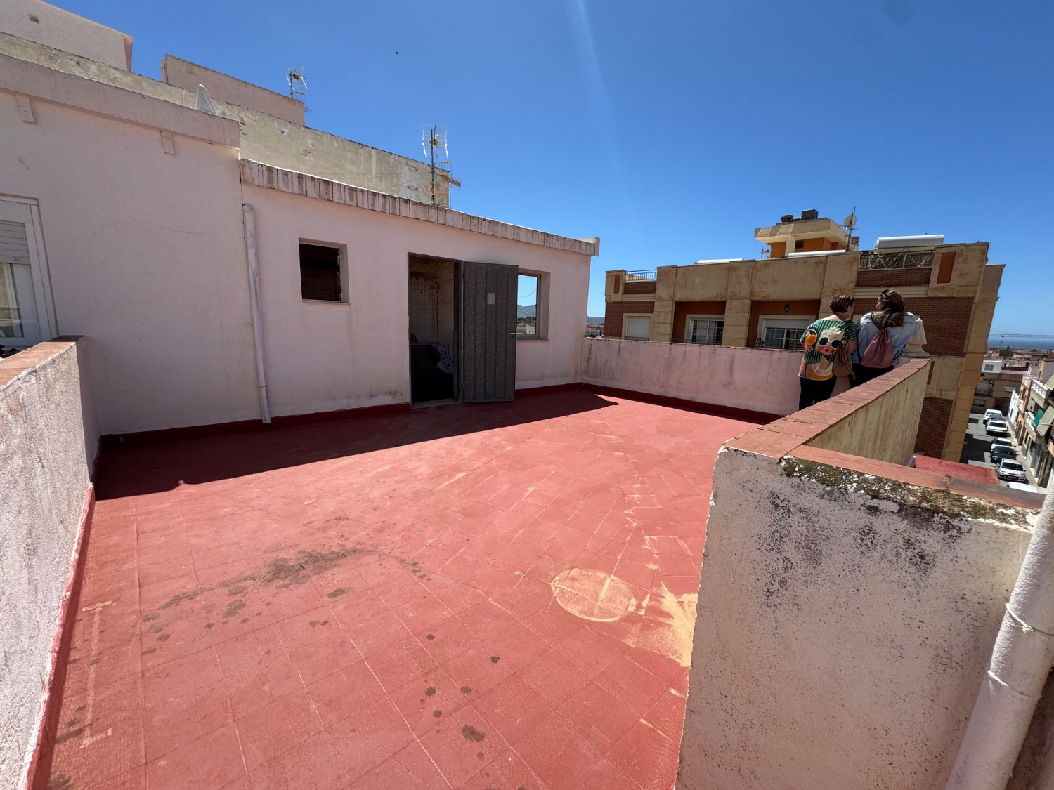 Se vende un piso con terraza privada en calle ancha Motril Granada
