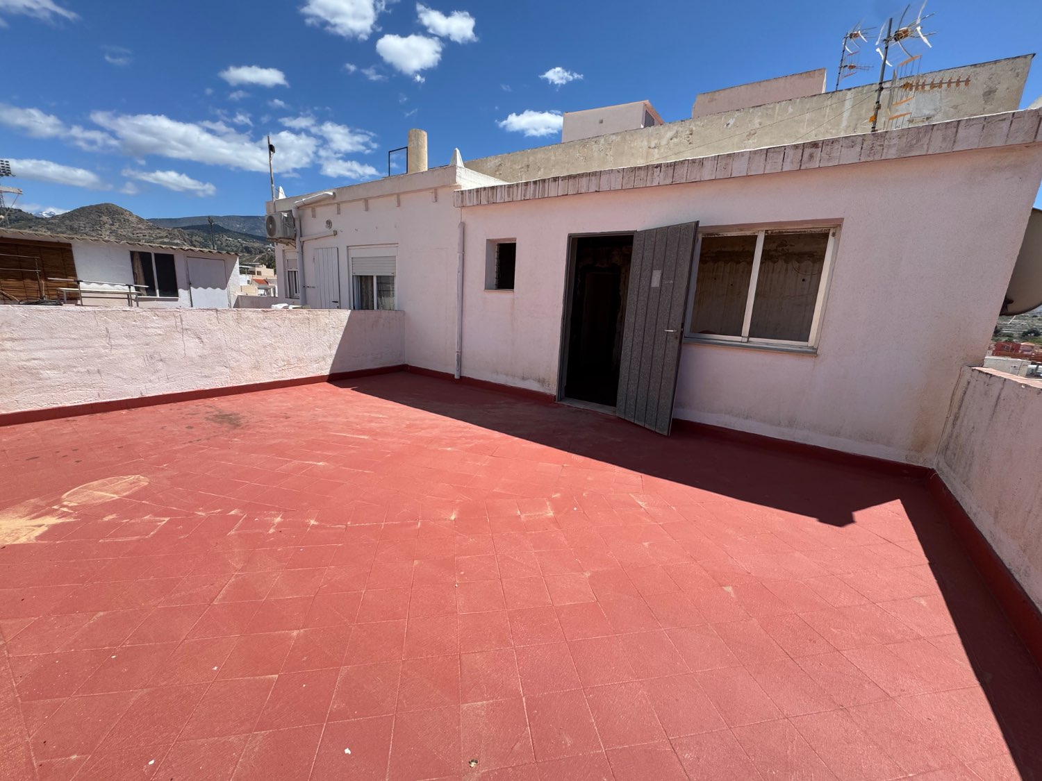 Se vende un piso con terraza privada en calle ancha Motril Granada