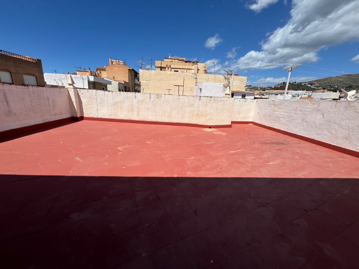 Se vende un piso con terraza privada en calle ancha Motril Granada