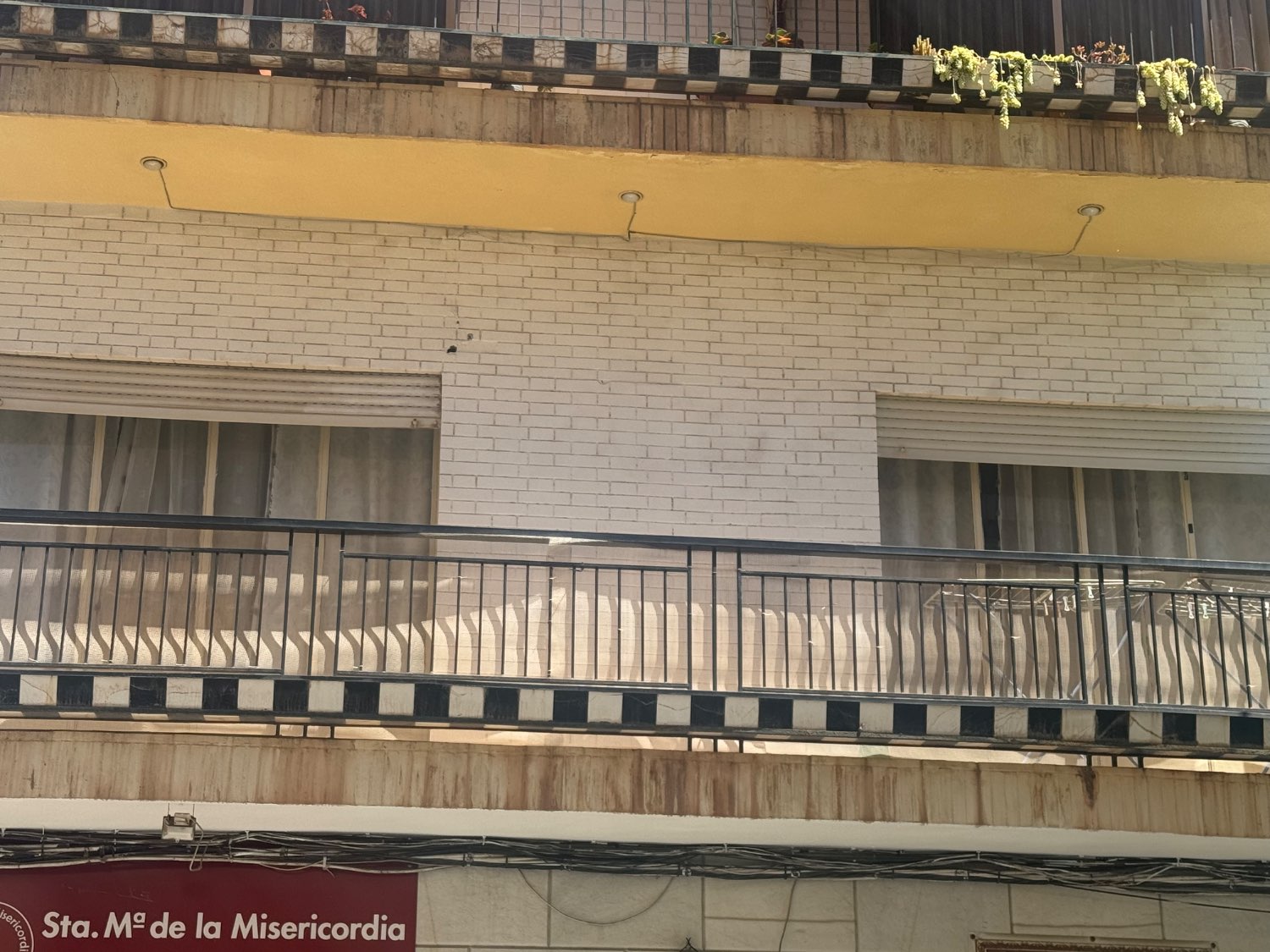 Se vende un piso con terraza privada en calle ancha Motril Granada