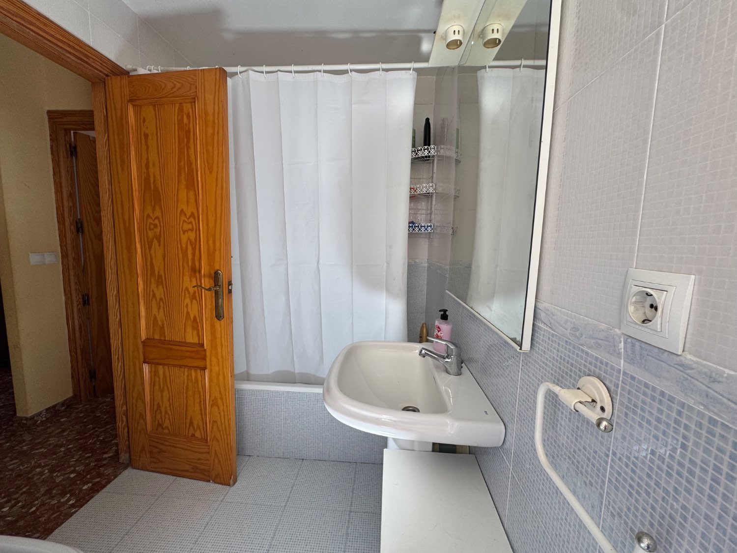 Se vende un piso en santa Adela Motril playa poniente