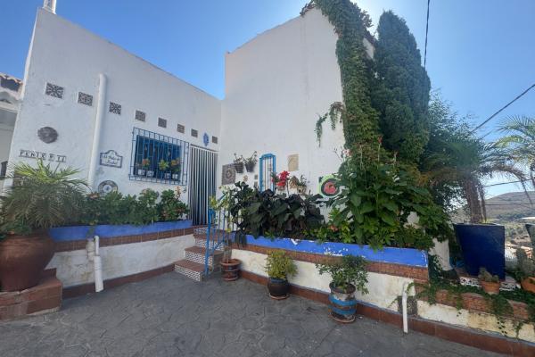 Se vende una casa pareada en el centro del Gualchos Cast...